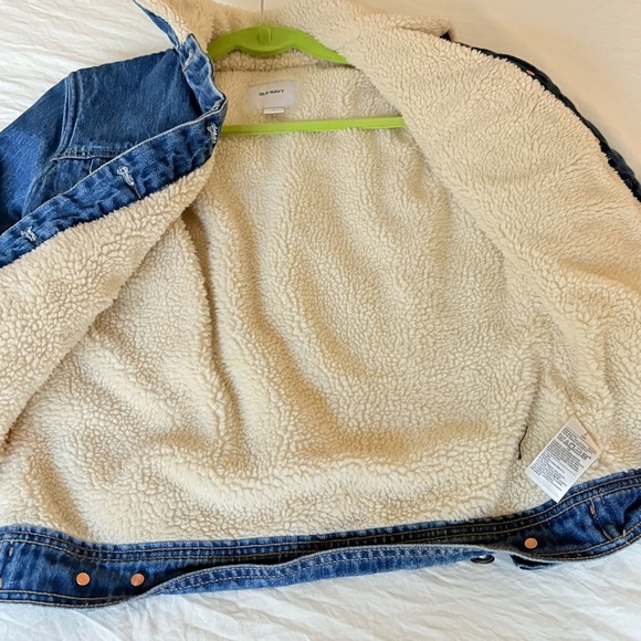 Old Navy Women's Blue Denim Sherpa Trucker Jacket - Picture 9 of 15